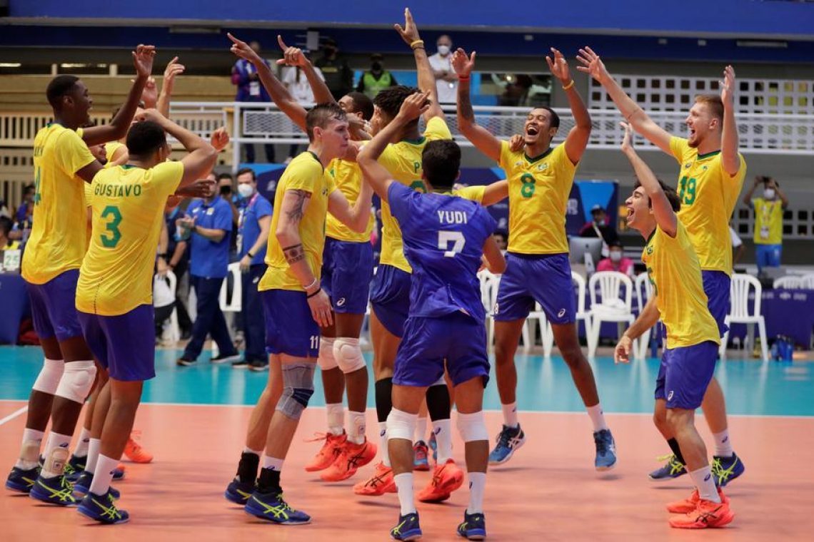 Slovenski odbojkarji z osvojenim nizom proti Braziliji
